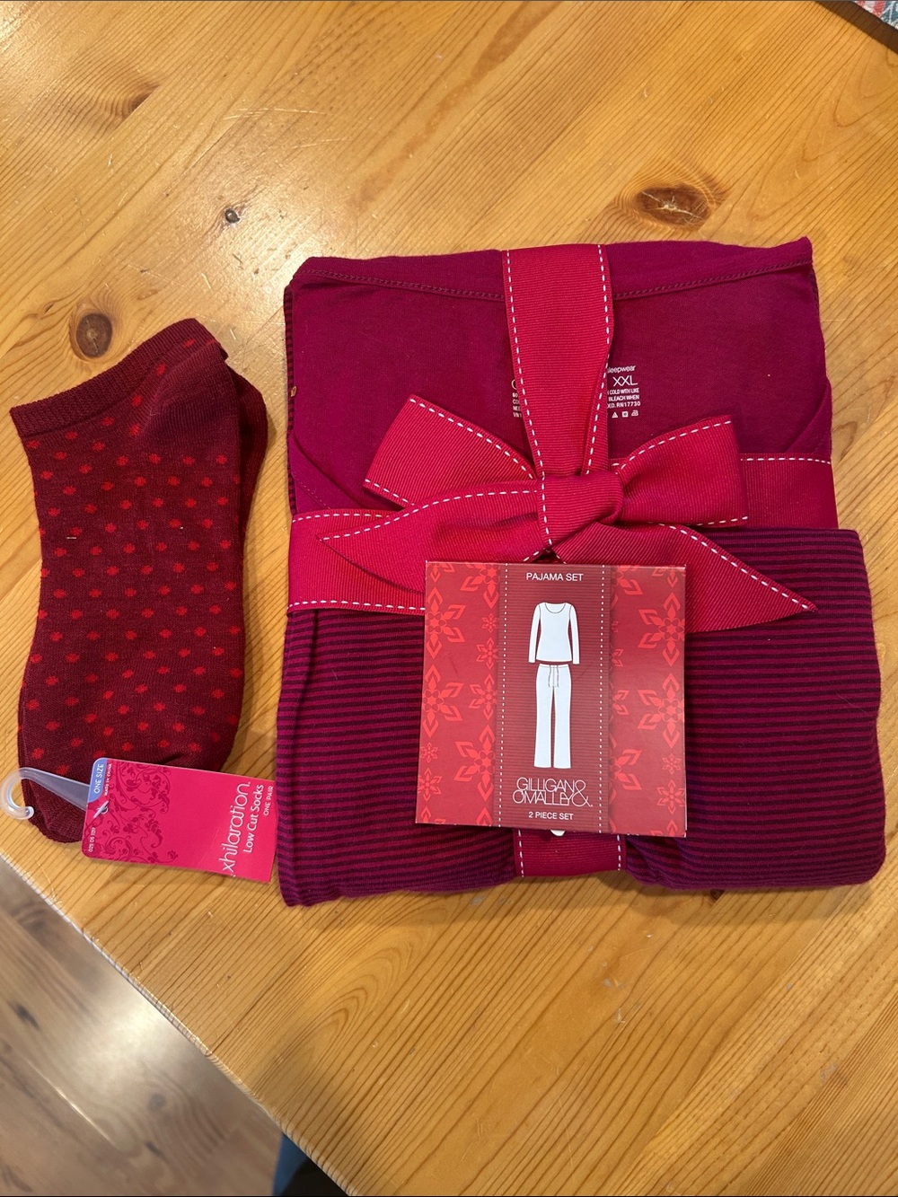 Gillian & O’Malley 2 piece PJ set with xhilaration low cut socks. Both NWT XXL